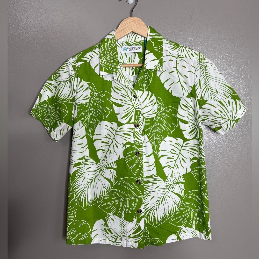 Tori Richard uniform palm leaf button up shirt size xs tropical island vacation